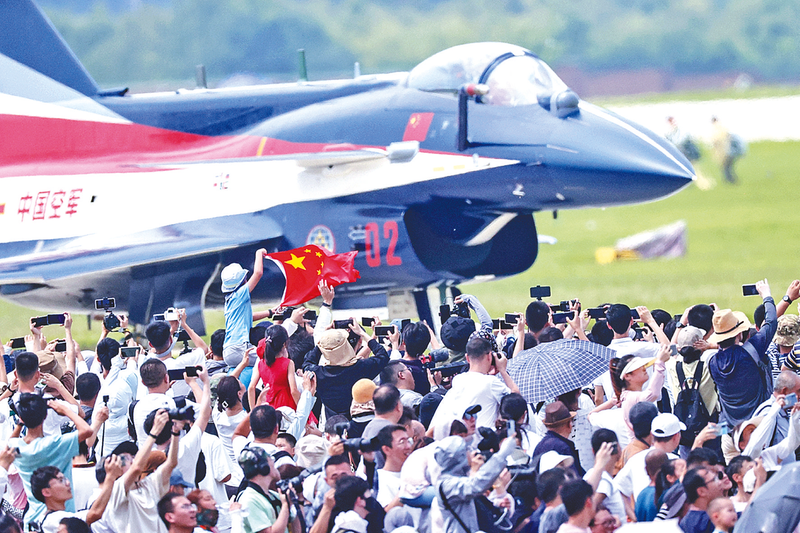 喷奶肏逼视频WWW长春航空展迎来首个公众日